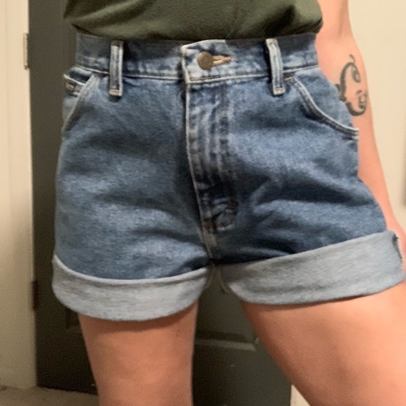 Vintage Wrangler Mom Shorts - Picture 2 of 5